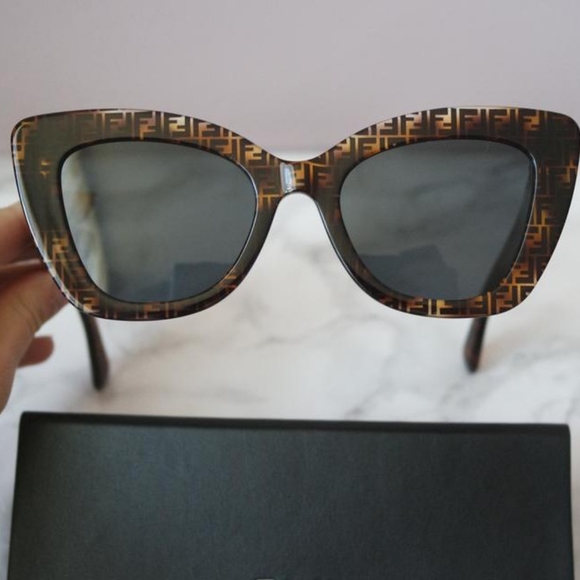 😍 Fendi Brown Zucca Cat Eye Sunglasses 😎 - Picture 10 of 10